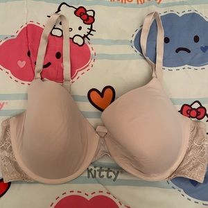 Victoria’s Secret bra 38D